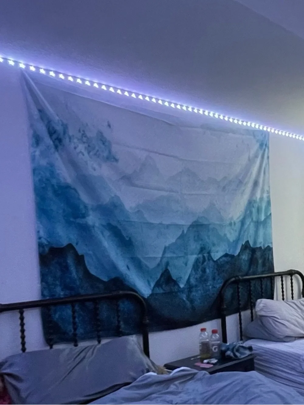 Blue Gradient Mountain Print Wall Tapesty